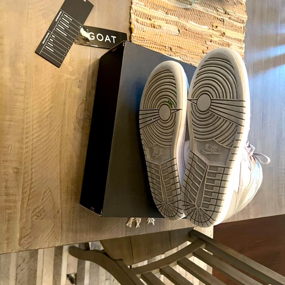 🔥10.5 M 2021 Air Jordan 1 Mid 'College Grey'🔥 (Worn but in good condition) - Picture 4 of 7